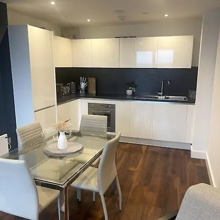 Lovely 2-Bedroom Condo With Balcony Манчестер Экстерьер фото