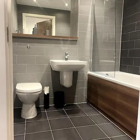 Lovely 2-Bedroom Condo With Balcony Манчестер Экстерьер фото