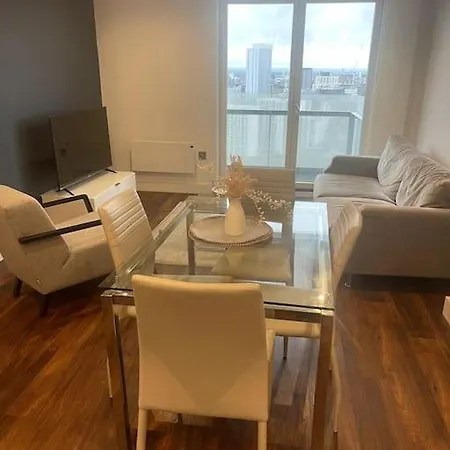 Lovely 2-Bedroom Condo With Balcony Манчестер Экстерьер фото