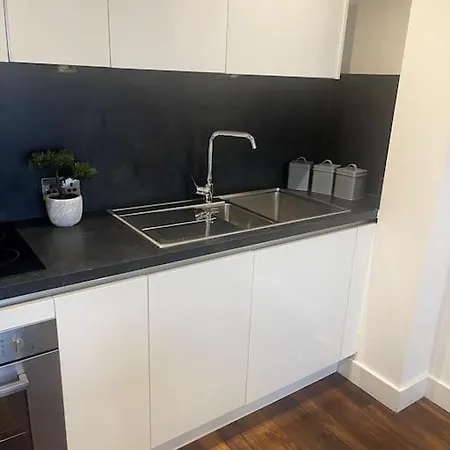 Lovely 2-Bedroom Condo With Balcony Манчестер Экстерьер фото