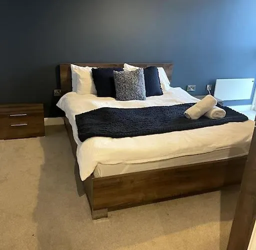 Lovely 2-Bedroom Condo With Balcony