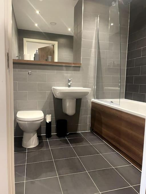 Appartement Lovely 2-bedroom With Balcony *